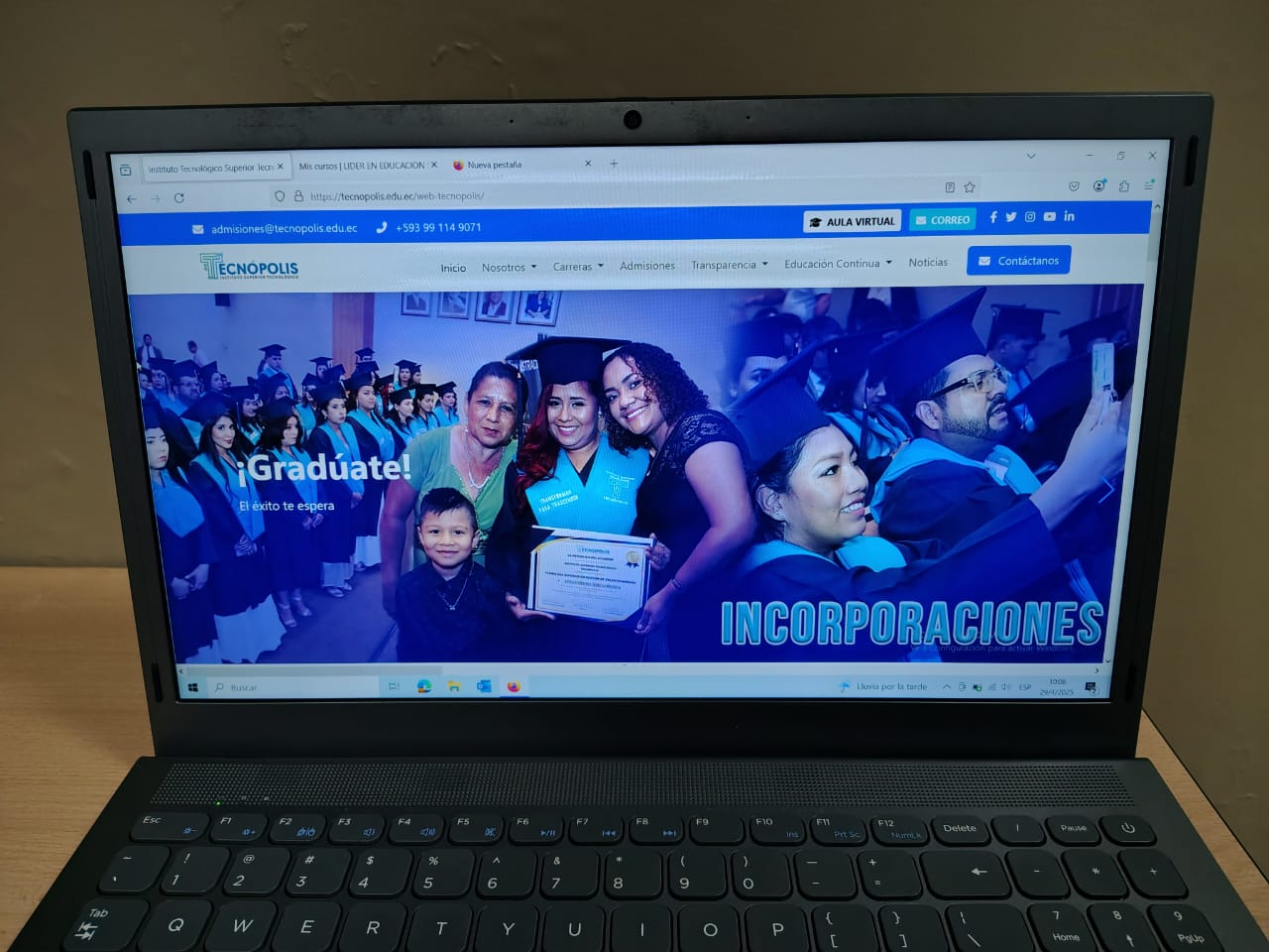 Entrega de laptops a estudiantes del Instituto Superior  Tecnológico Tecnópolis: compromiso con la inclusión digital